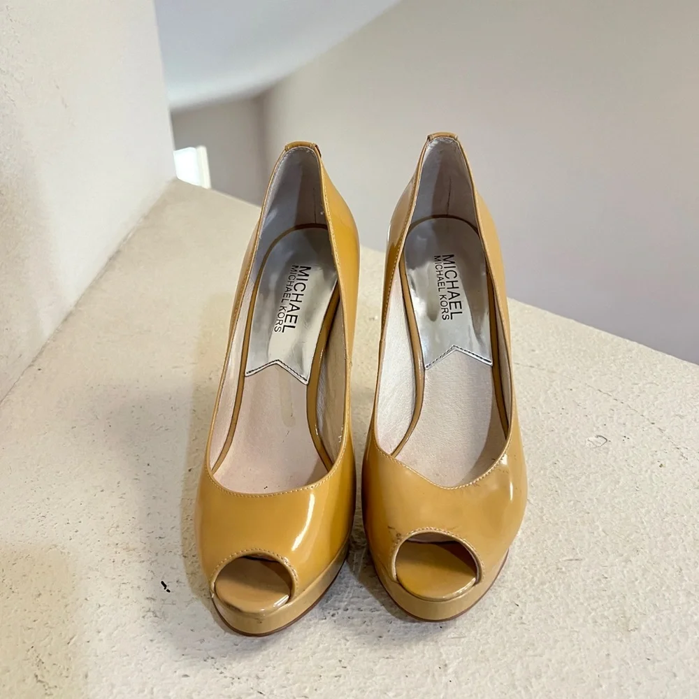 Michael Kors Womens York Pump Size 6.5 Tan Nude Leather Platform Heel Dress Shoe